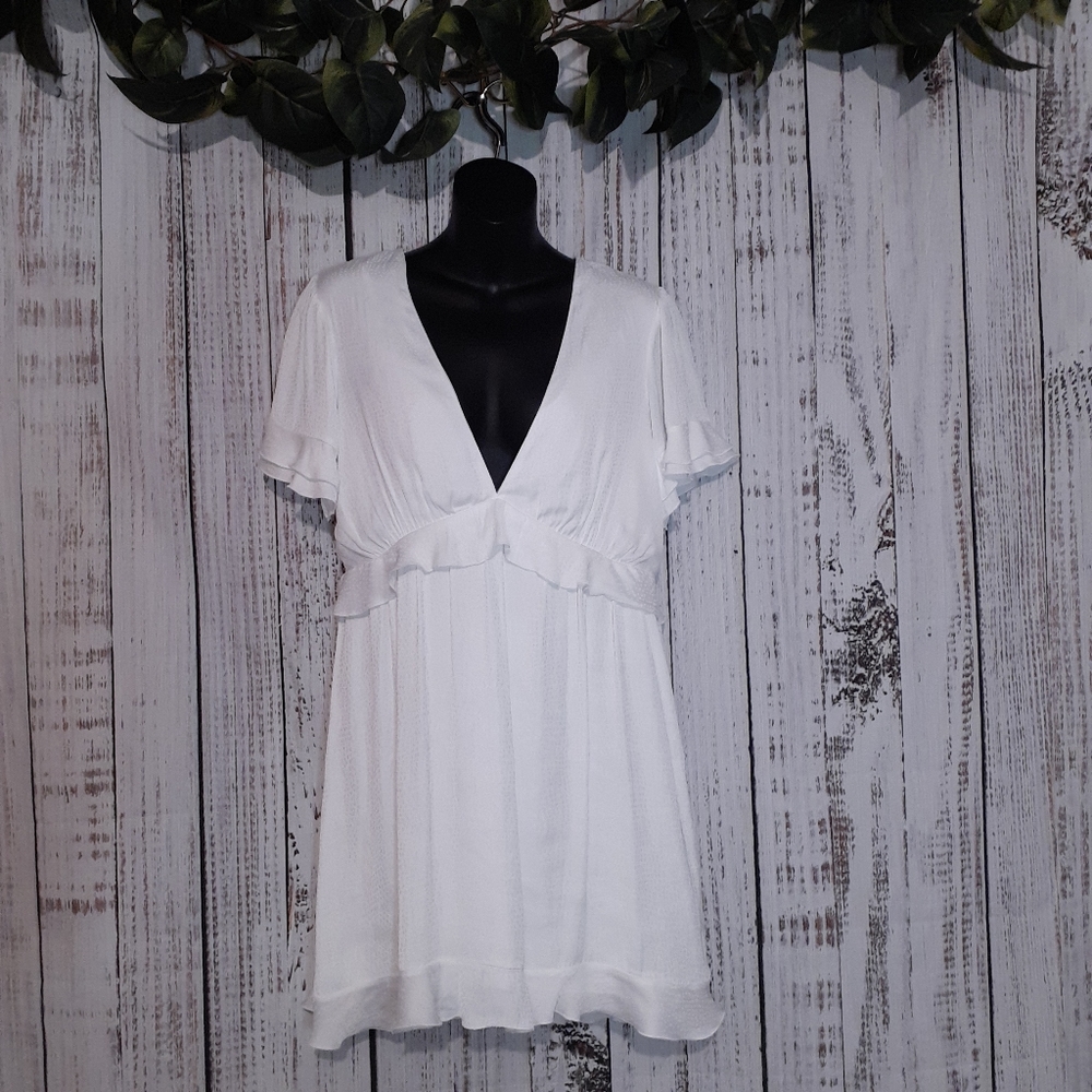 Show me your MuMu Virginia mini flowy ruffle dress w/ speckled dots in white